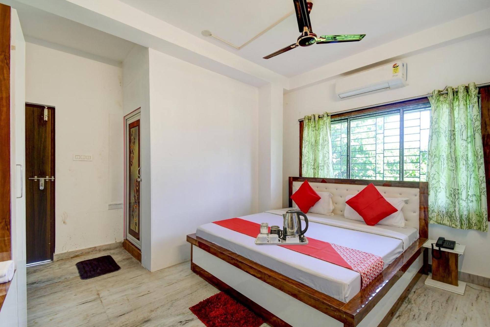 Hotel O Sonar Bangla Near Acropolis Mall 4*