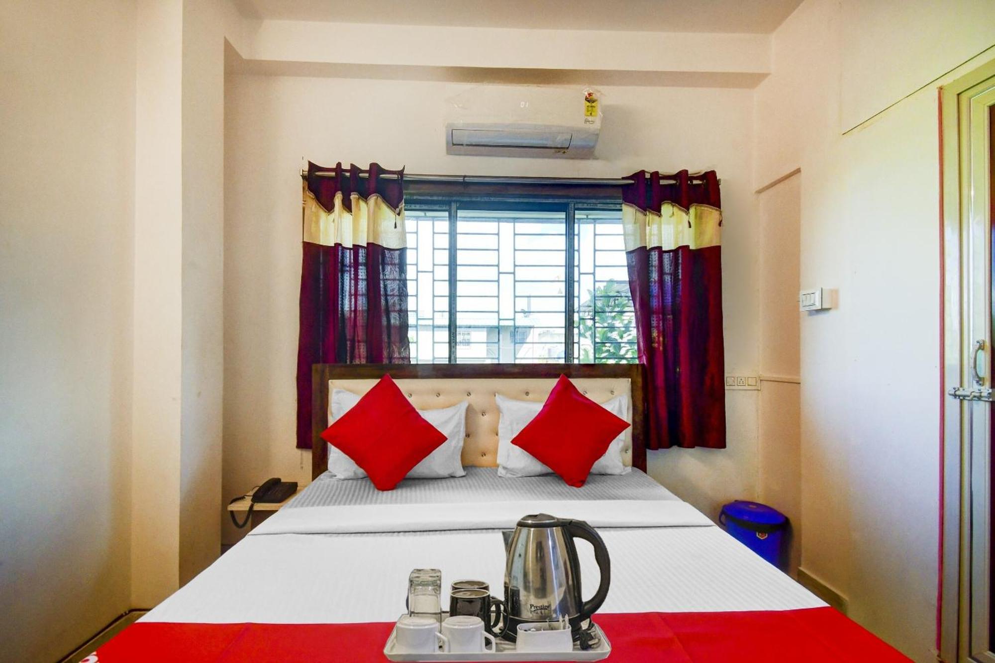 Hotel O Sonar Bangla Near Acropolis Mall 4*